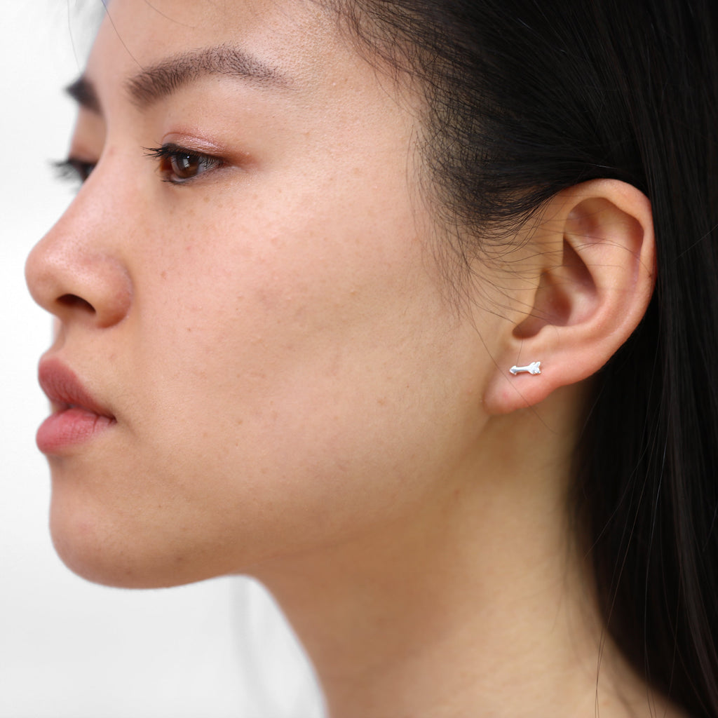 Petites boucles d'oreilles à tige en argent sterling en forme de flèche