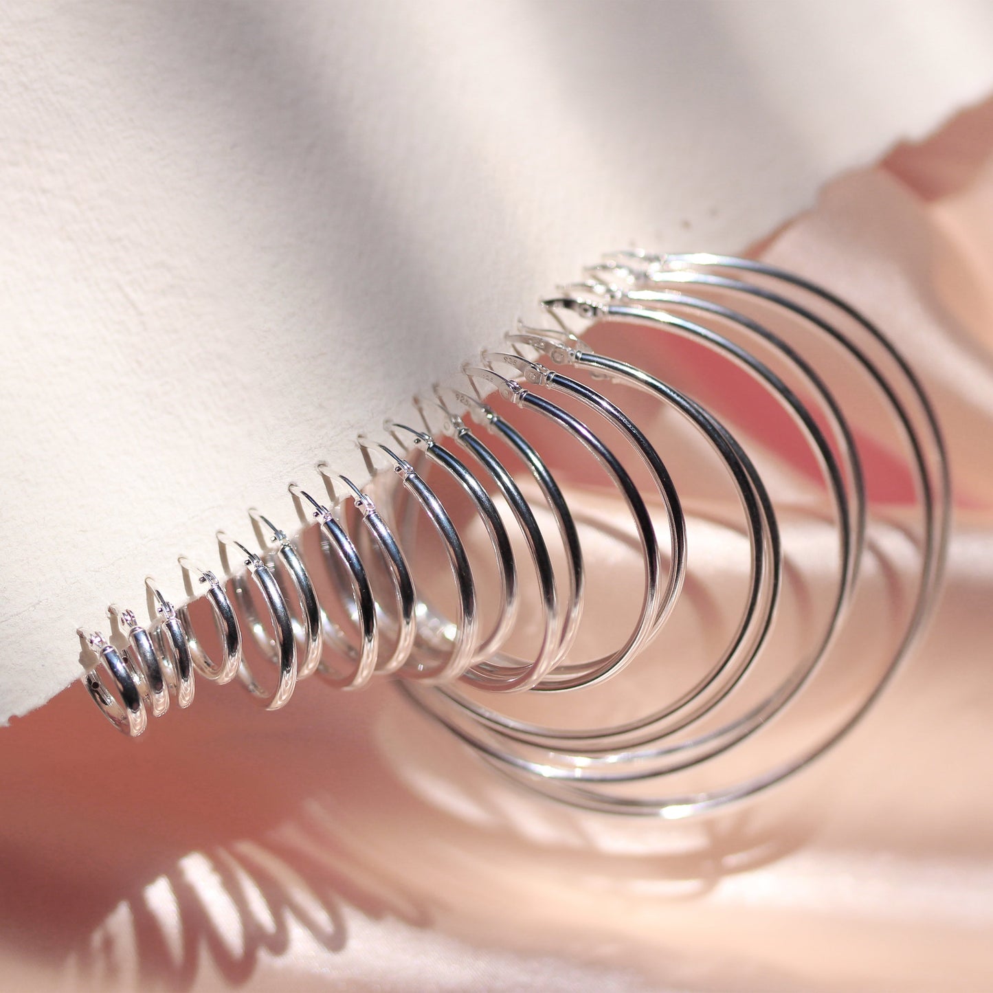 Boucles d'oreilles créoles en argent sterling de 2 mm (12 mm à 70 mm)