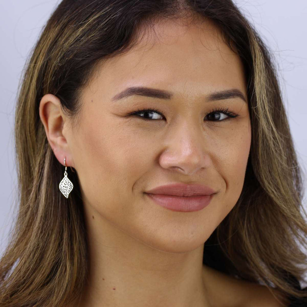 Boucles d'oreilles pendantes en argent sterling avec feuilles en filigrane