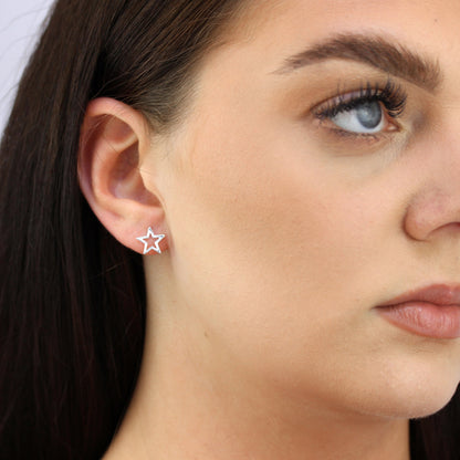 Boucles d'oreilles à tige en argent sterling avec étoile ouverte