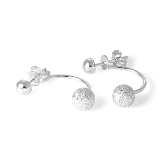 Boucles d'oreilles créoles en argent sterling avec boule givrée