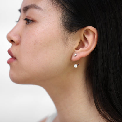 Boucles d'oreilles créoles en argent sterling avec boule givrée