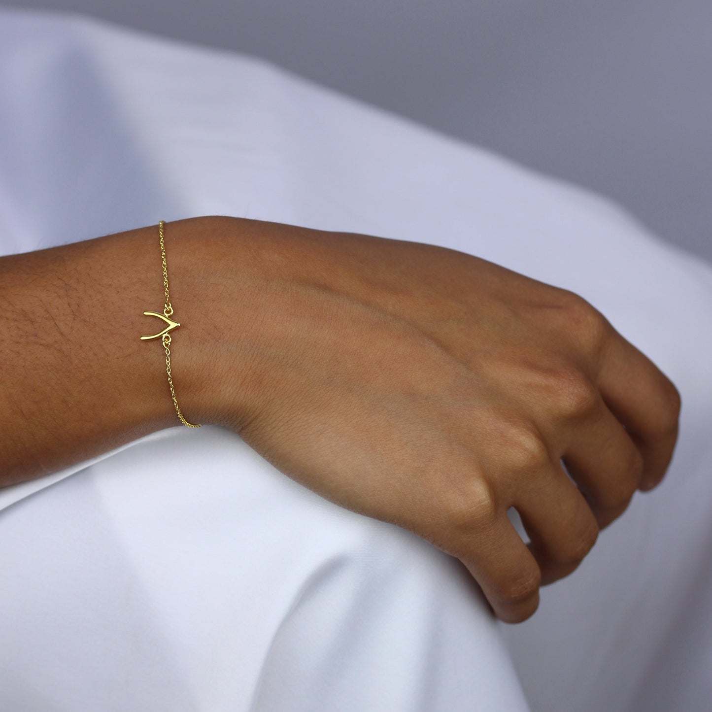 Bracelet en argent sterling plaqué or avec motif Wishbone de 18 cm