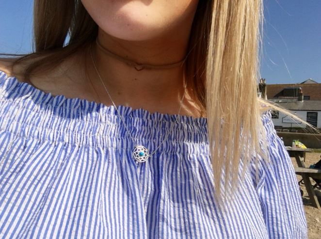 Collier attrape-rêves en argent sterling et émail bleu avec chaîne de 45 cm