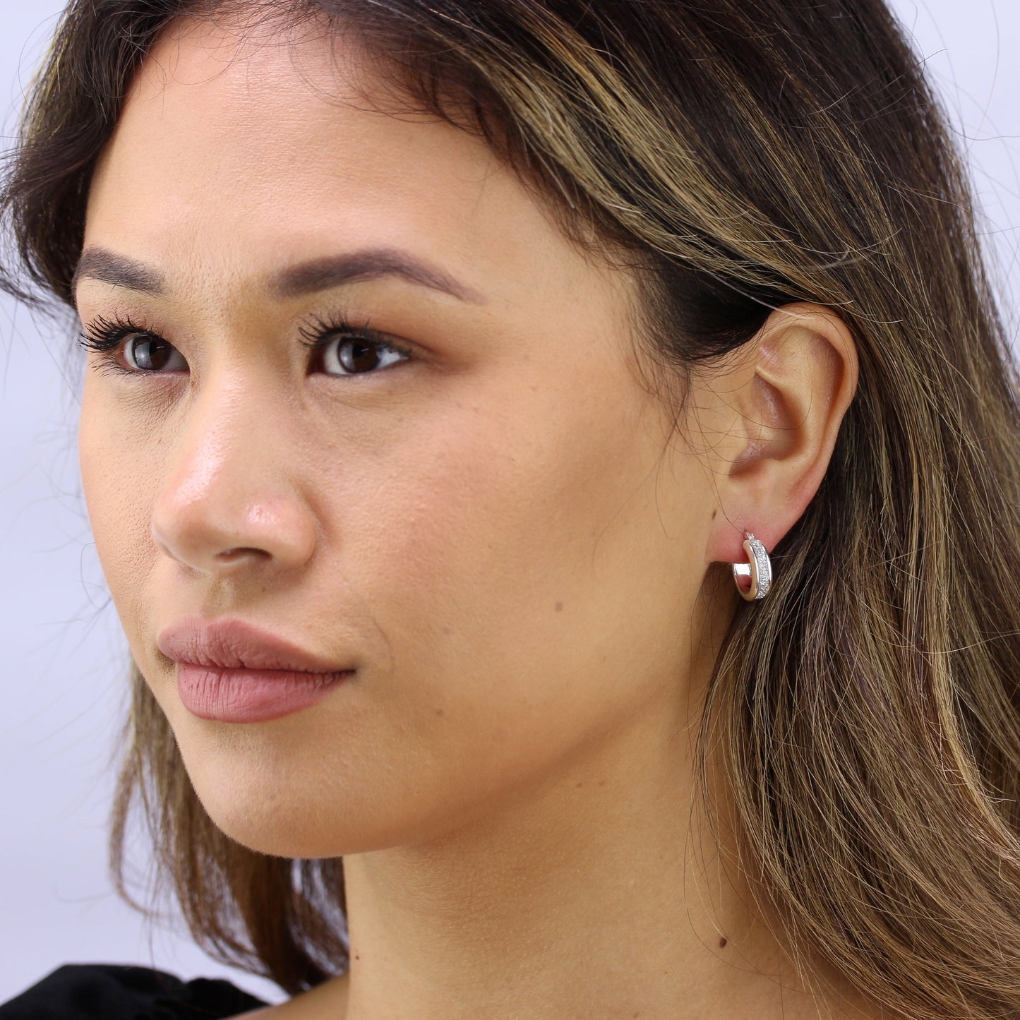 Petites boucles d'oreilles créoles givrées en argent sterling