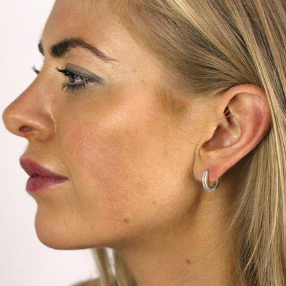 Boucles d'oreilles créoles rondes givrées en argent sterling