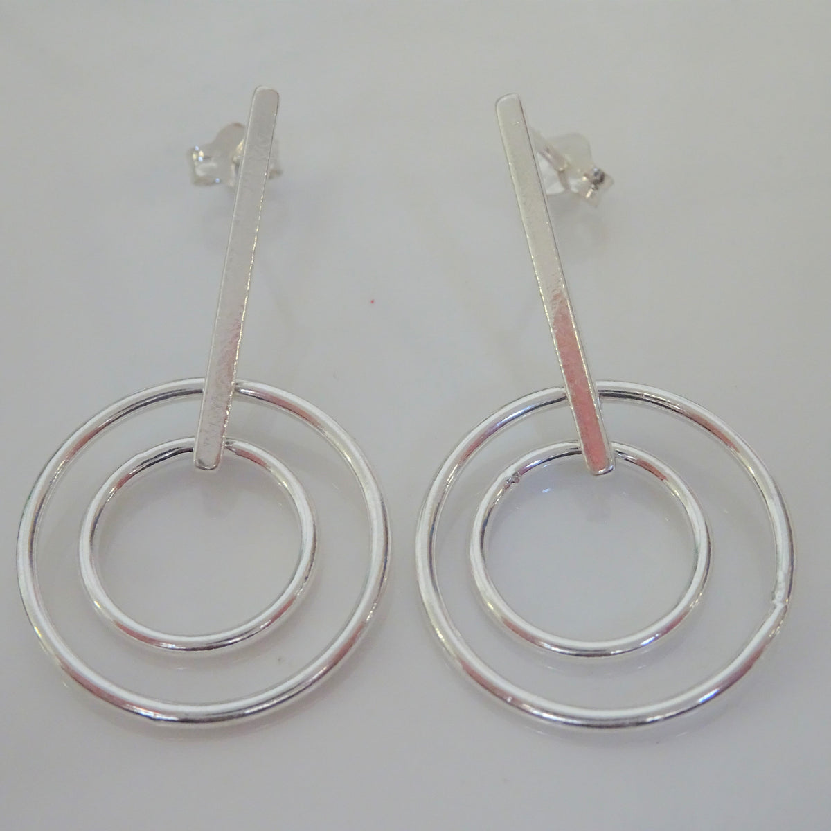 Boucles d'oreilles pendantes en argent sterling avec barre et cercles