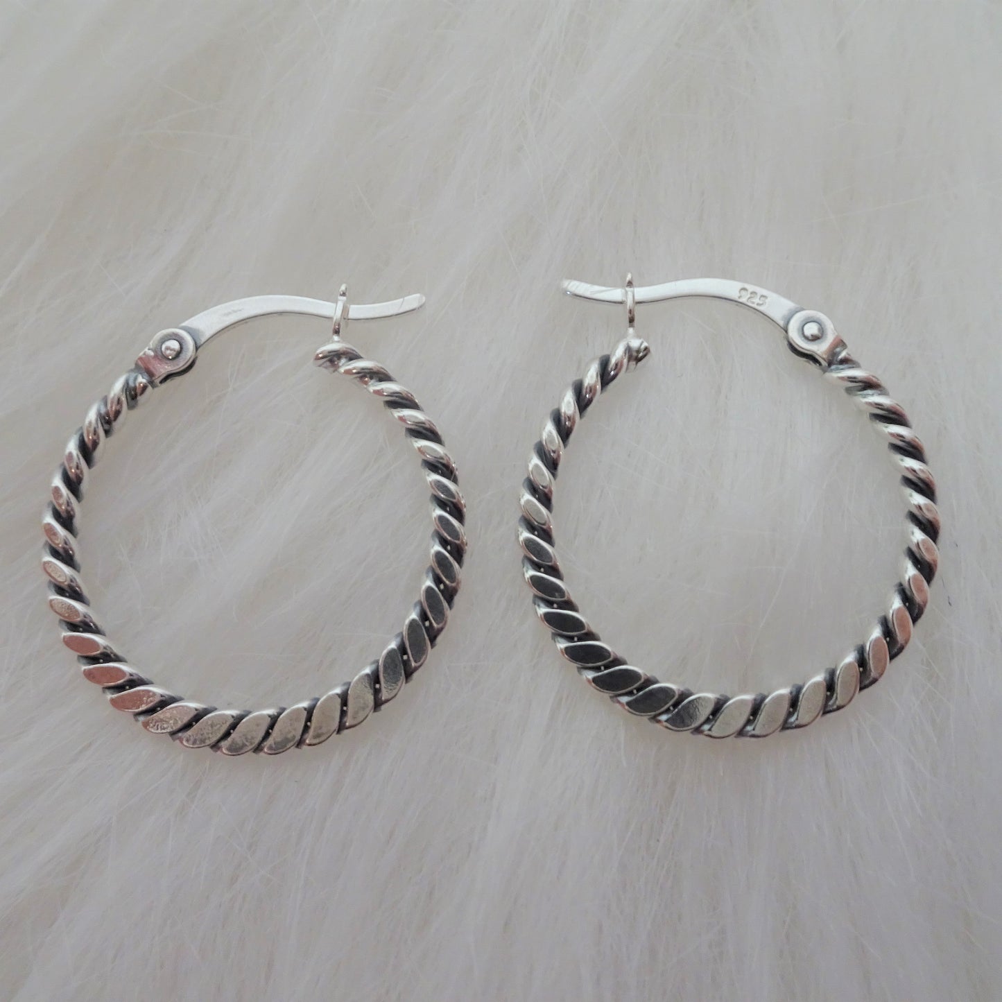 Boucles d'oreilles créoles tissées en argent sterling de 21 mm