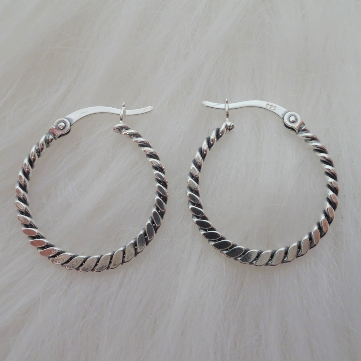 Boucles d'oreilles créoles tissées en argent sterling de 21 mm