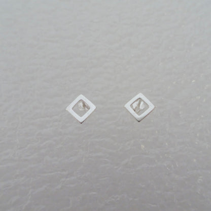 Boucles d'oreilles à tige ouvertes en argent sterling en forme de diamant