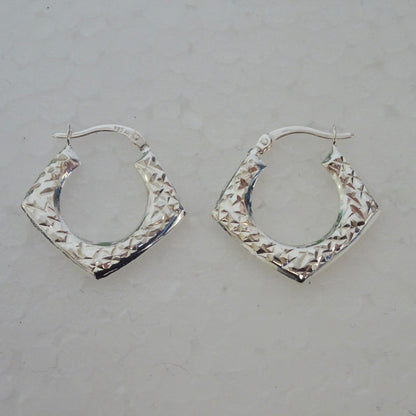 Boucles d'oreilles créoles carrées en argent sterling avec diamants taillés