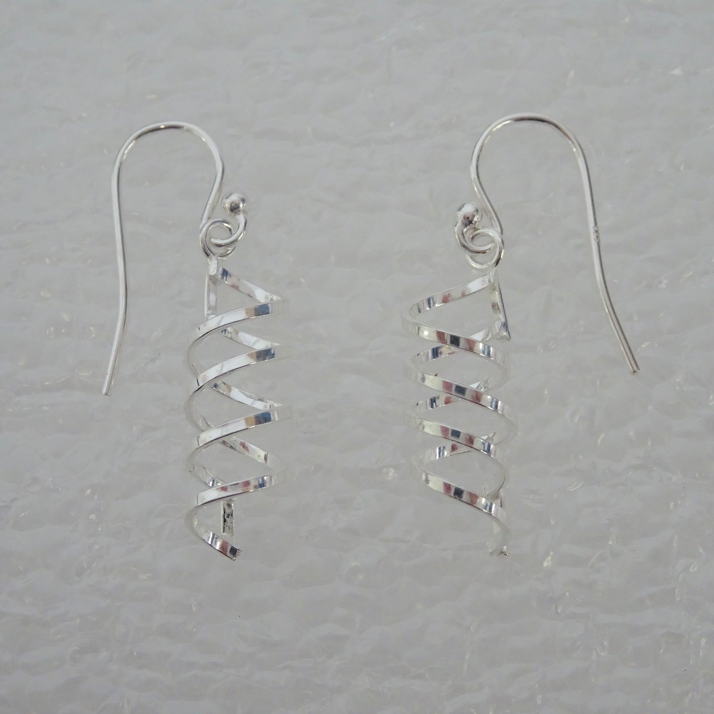 Boucles d'oreilles en argent sterling avec tire-bouchon et hameçon tourbillonnant