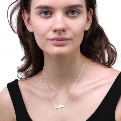 Collier en argent sterling de 43 cm avec barre et cœur gravables