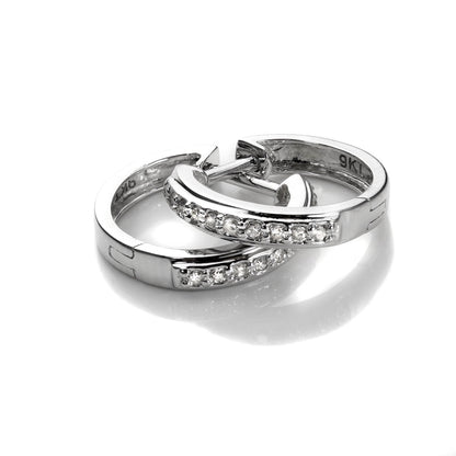Boucles d'oreilles Huggie en or 9 carats avec diamants