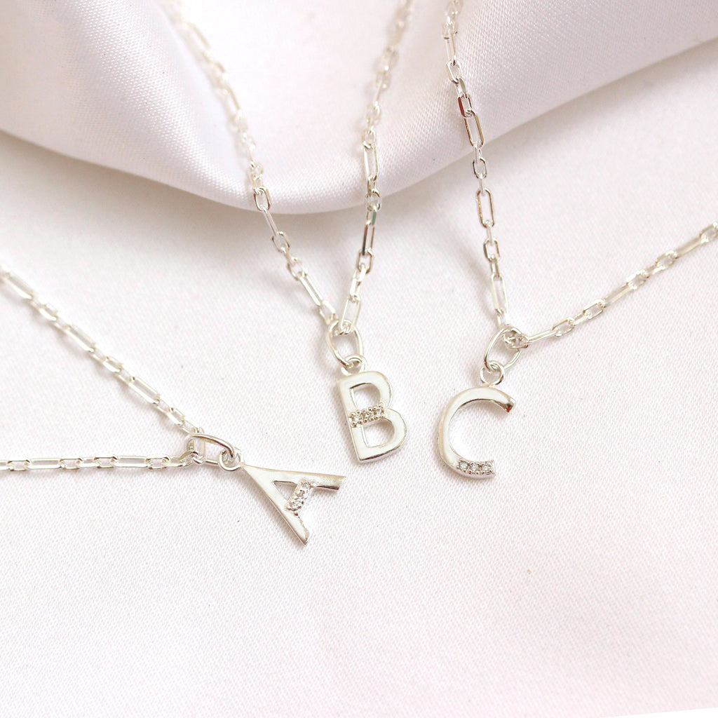 Collier initial triple diamant en argent sterling
