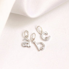 Collier initial en argent sterling avec diamants