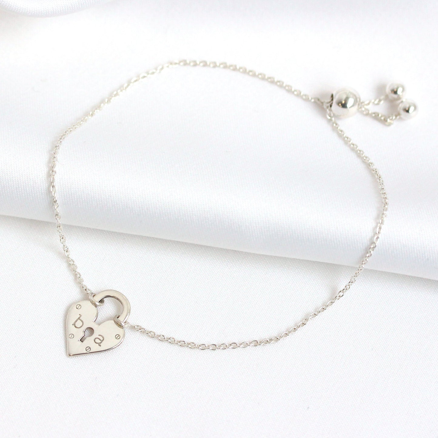 Bracelet personnalisé en argent sterling avec cadenas en forme de cœur et initiales