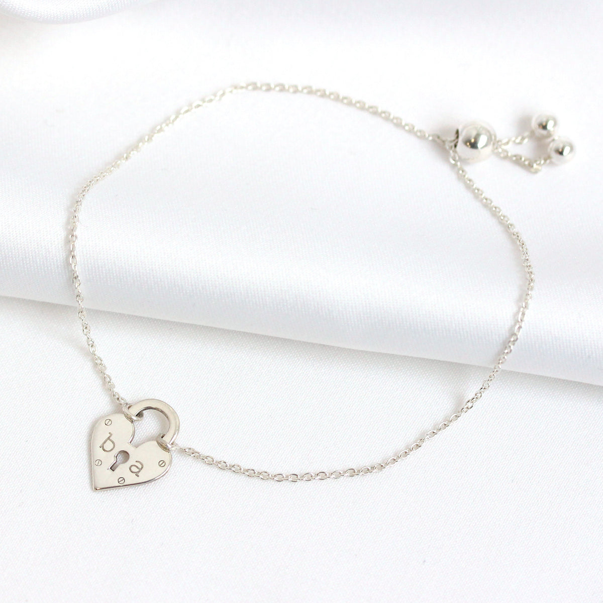 Bracelet personnalisé en argent sterling avec cadenas en forme de cœur et initiales