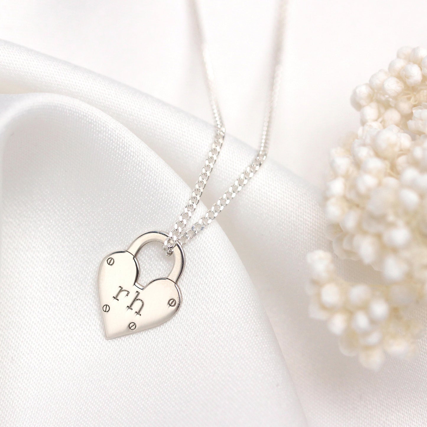 Collier personnalisé en argent sterling avec cadenas en forme de cœur et initiales