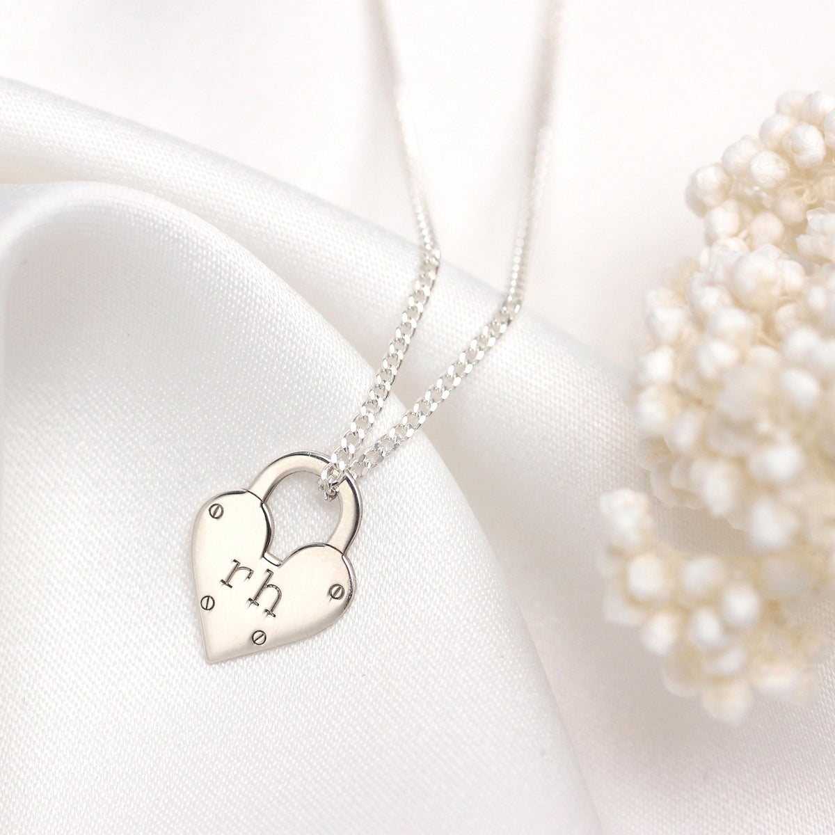 Collier personnalisé en argent sterling avec cadenas en forme de cœur et initiales