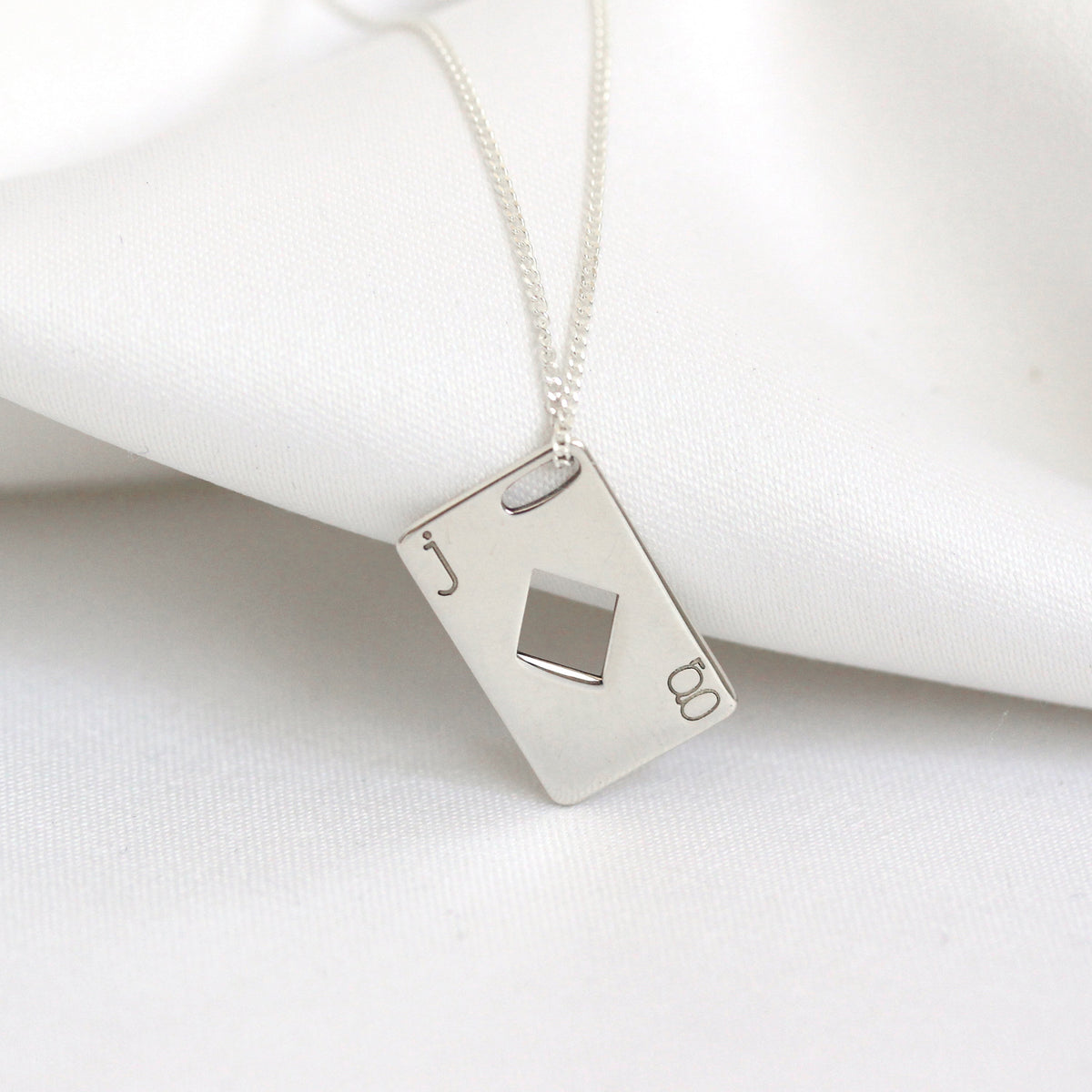 Collier personnalisé en argent sterling avec initiales de carte à jouer