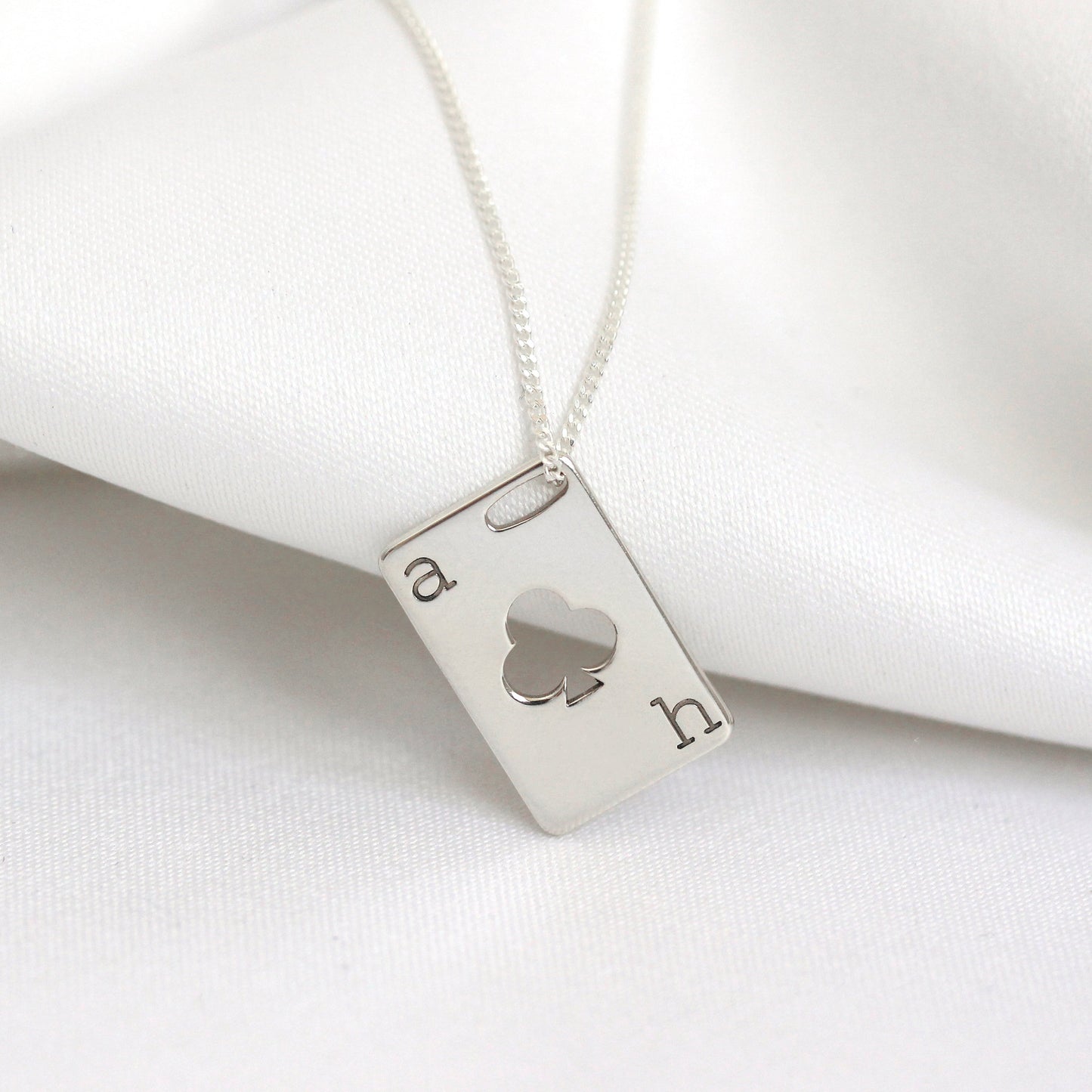 Collier personnalisé en argent sterling avec initiales de carte à jouer