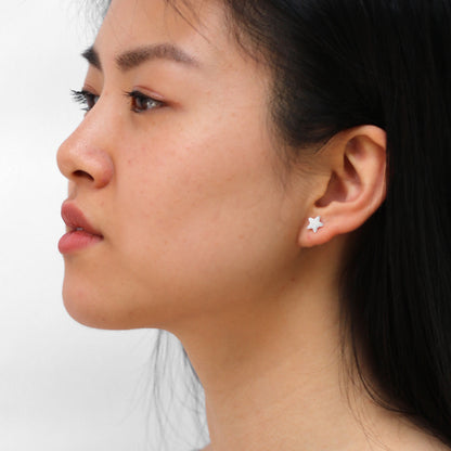 Boucles d'oreilles à tige en argent sterling brossé en forme d'étoile plate