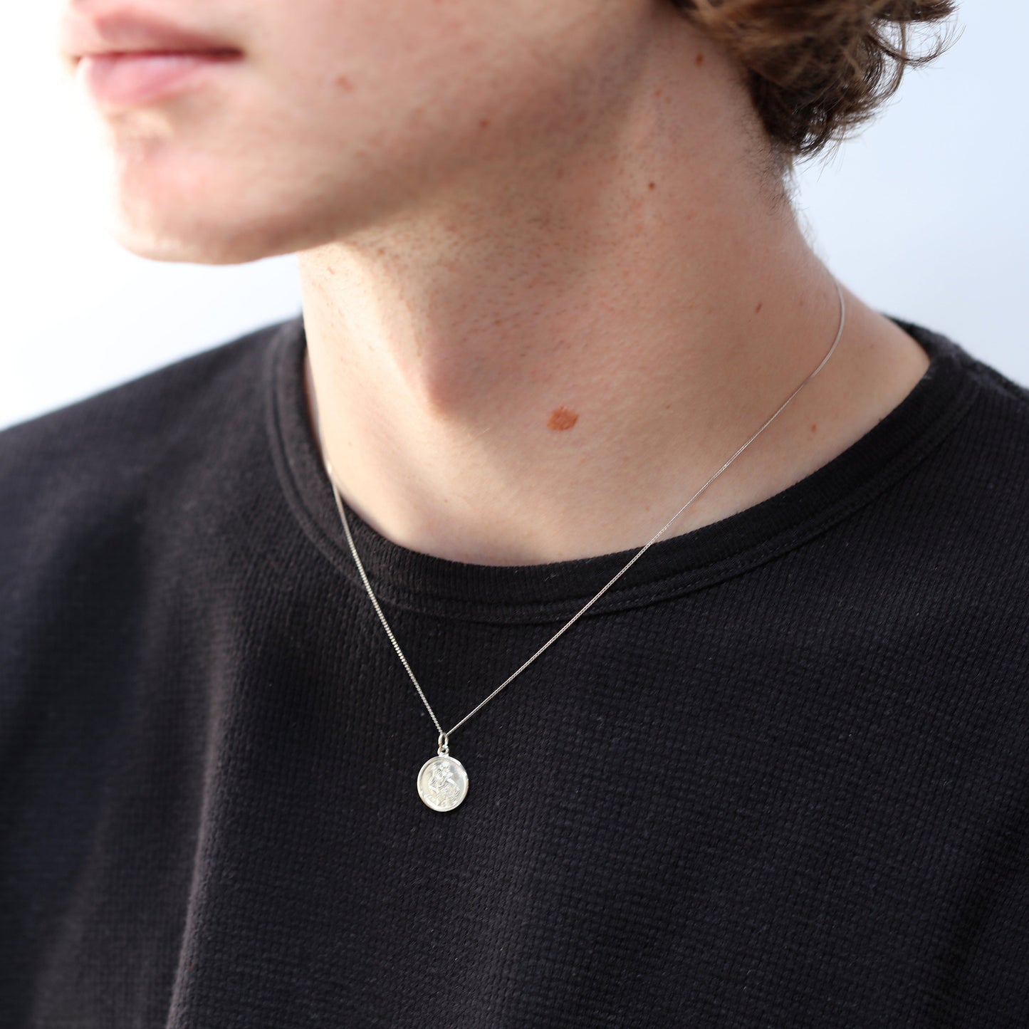 Collier personnalisé Saint-Christophe en or blanc 9 carats