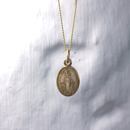 Collier en or 9 carats avec médaille de Marie miraculeuse