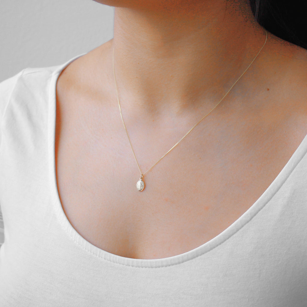 Collier en or 9 carats avec médaille de Marie miraculeuse