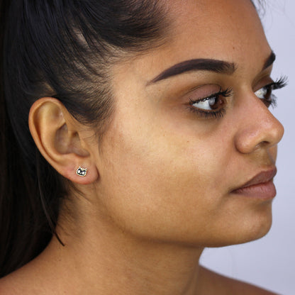 Boucles d'oreilles à tige en or 9 carats, émail noir et cristal CZ transparent, tête de chat