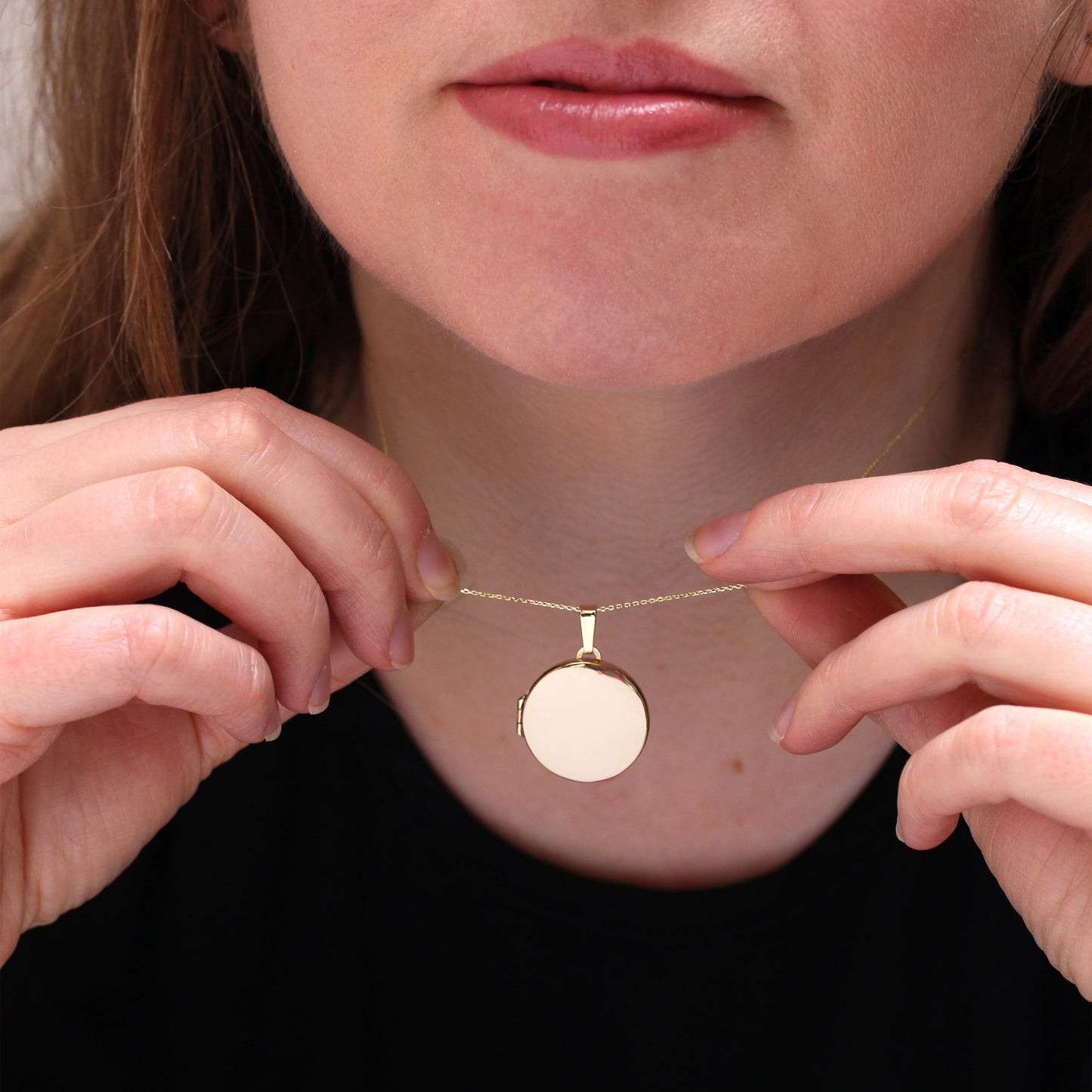 Grand médaillon rond gravable en or 9 carats sur chaîne de 40 à 50 cm