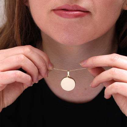 Grand médaillon rond gravable en or 9 carats sur chaîne de 40 à 50 cm