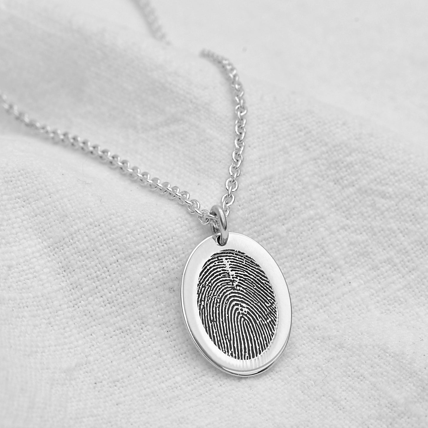 Pendentif ovale personnalisé en argent sterling avec empreinte digitale