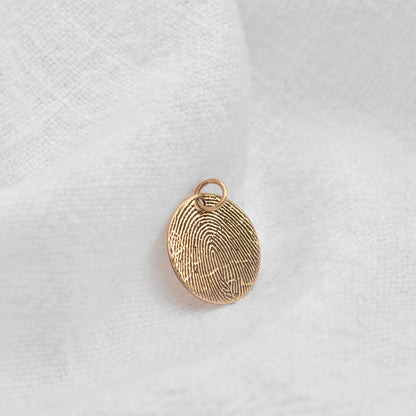 Breloque ronde personnalisée en or 9 carats avec empreinte digitale