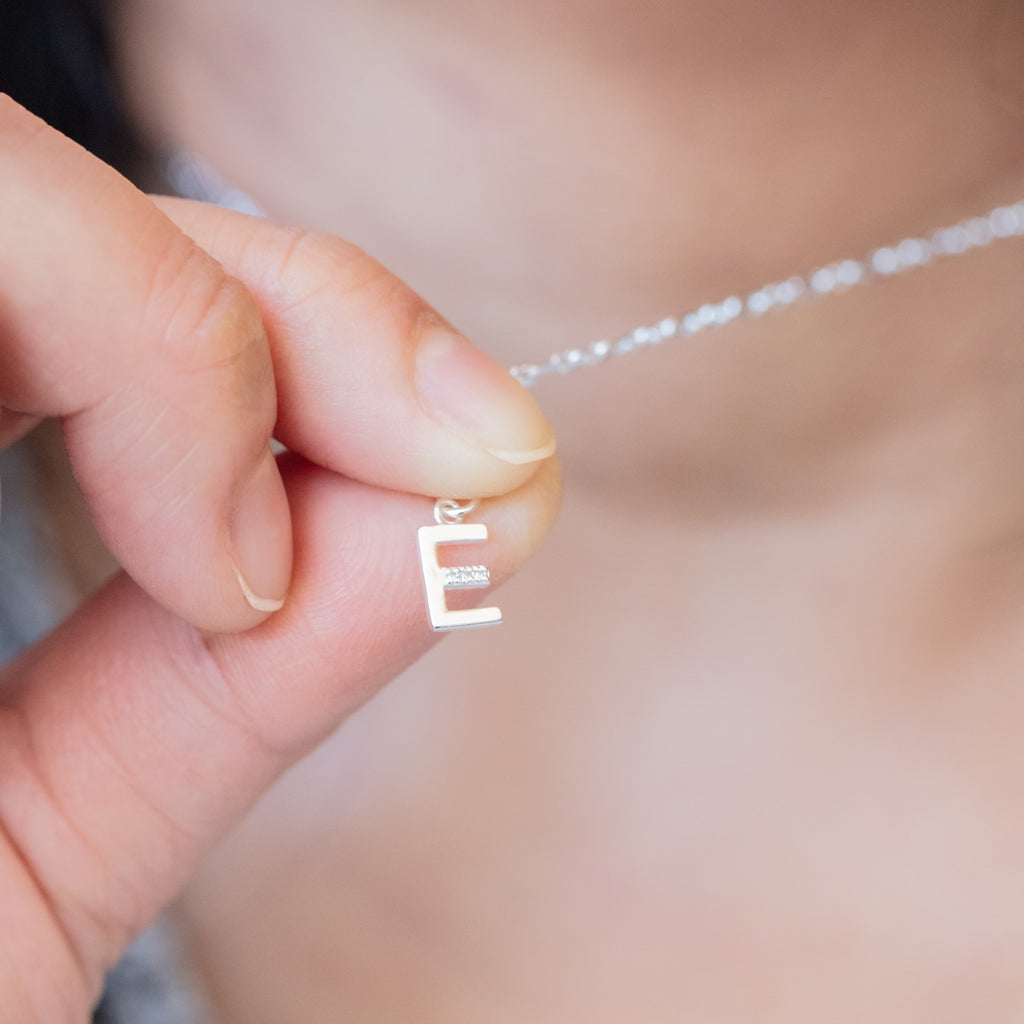 Collier initial triple diamant en argent sterling