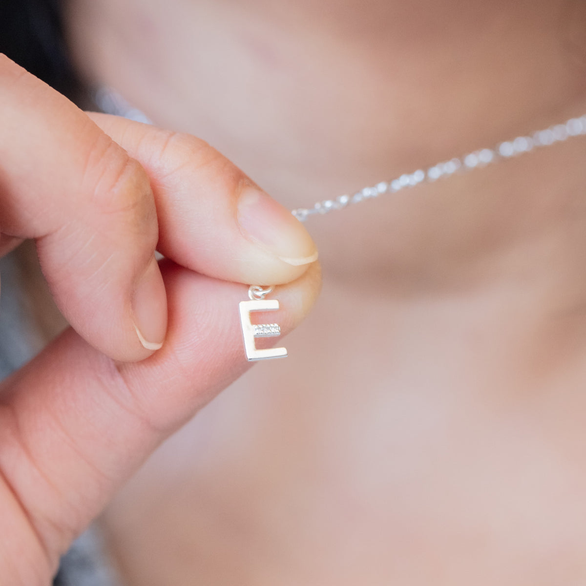 Collier initial triple diamant en argent sterling