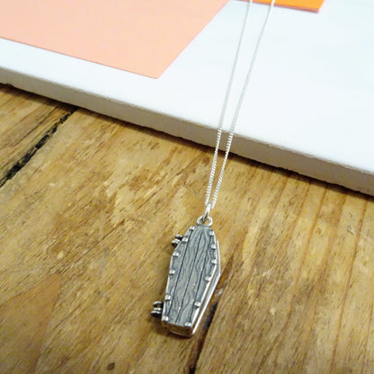 Collier cercueil ouvrant en argent sterling