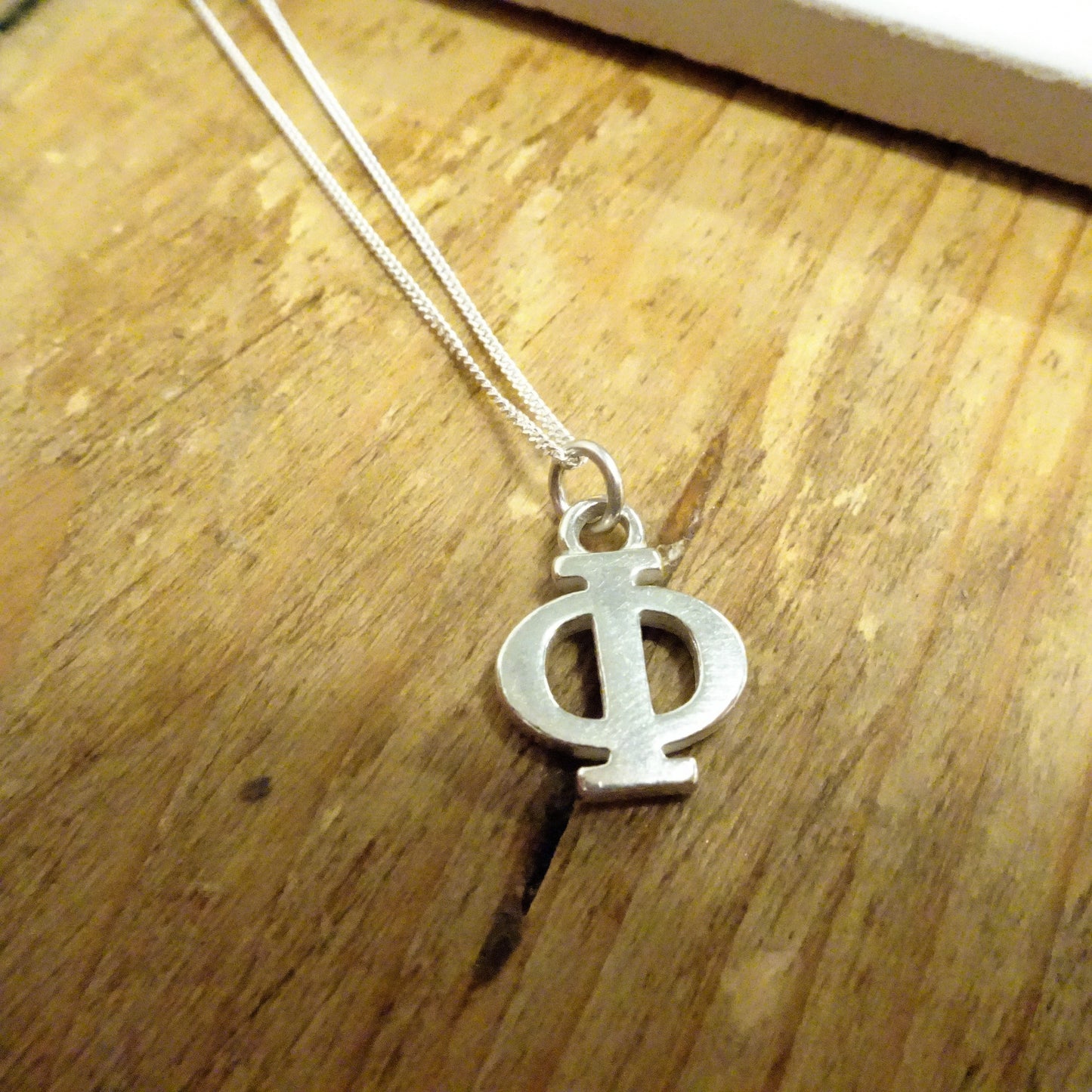 Collier en argent sterling avec l'alphabet grec Phi