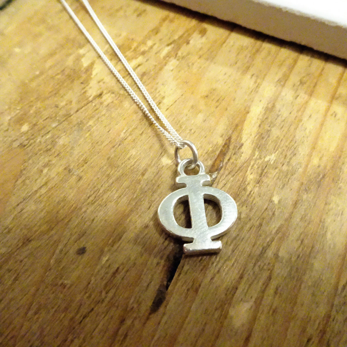 Collier en argent sterling avec l'alphabet grec Phi