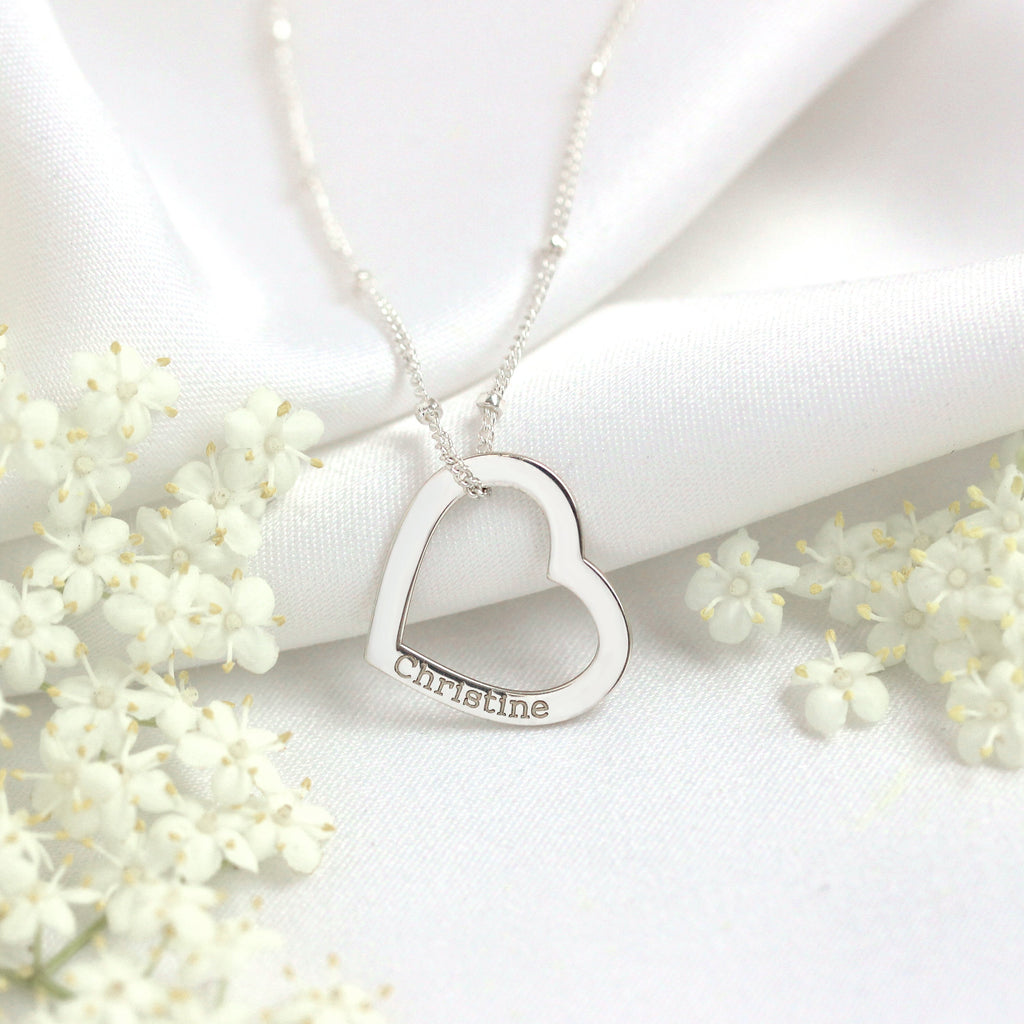 Collier personnalisé en argent sterling avec nom et cœur ouvert