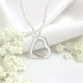 Collier personnalisé en argent sterling avec nom et cœur ouvert