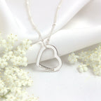Collier personnalisé en argent sterling avec nom et cœur ouvert