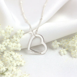 Collier personnalisé en argent sterling avec nom et cœur ouvert