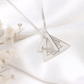 Collier triangulaire personnalisé en argent sterling avec nom de famille