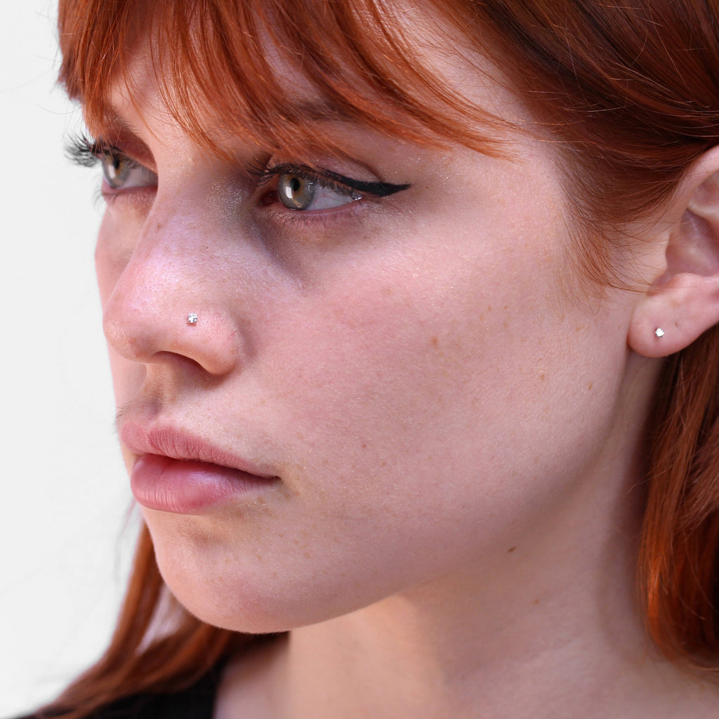 Piercing de nez en argent sterling et cristal transparent de 2 mm
