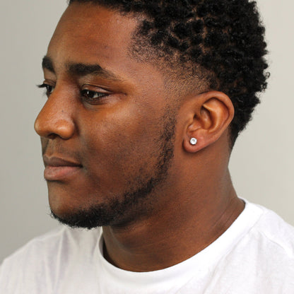 Boucle d'oreille simple pour homme en or blanc 9 carats avec zircones cubiques transparents de 5 mm