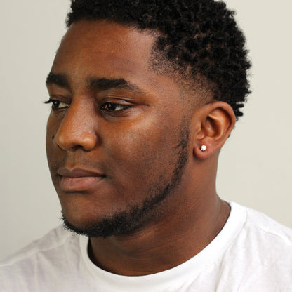 Boucle d'oreille simple ronde en or jaune 9 carats avec zircone cubique transparent de 5 mm pour homme