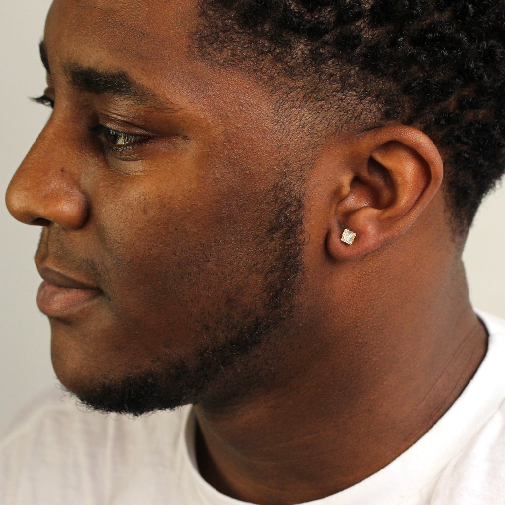 Boucle d'oreille simple à tige carrée pour homme en or jaune 9 carats avec zircones cubiques transparents de 5 mm