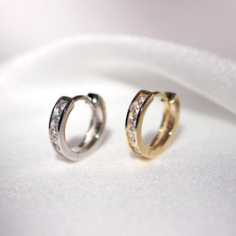 Boucle d'oreille simple Huggie en or jaune 9 carats avec zircone cubique transparent pour homme